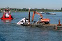 LKW faehrt in den Rhein Langel Hitdorf Faehre P190